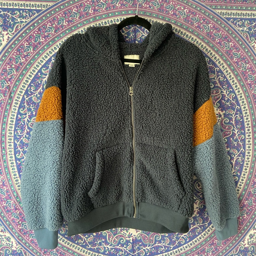 American eagle fluffy jacket
